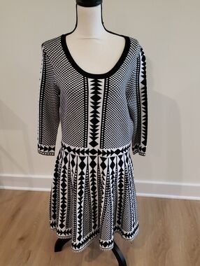 Nina Leonard Black & White Geometric Scoop Neck Dress
